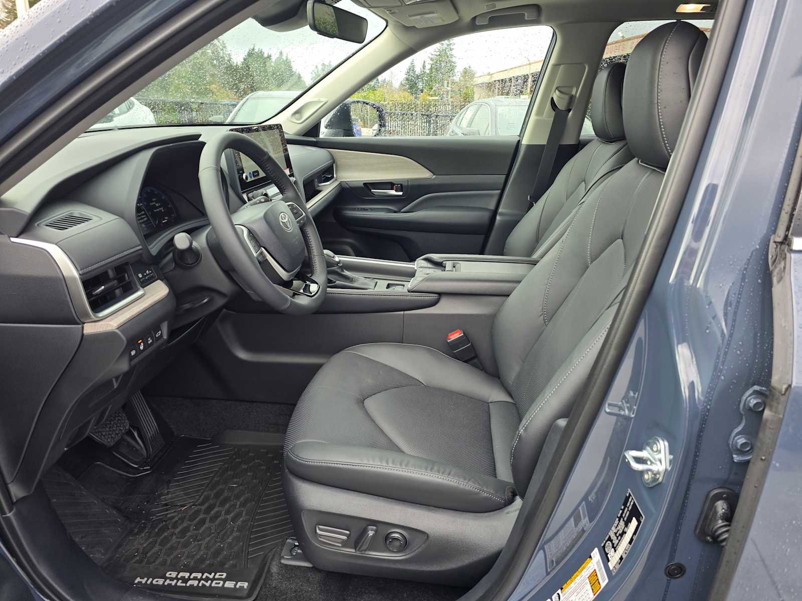 Used 2025 Toyota Grand Highlander Limited image 24