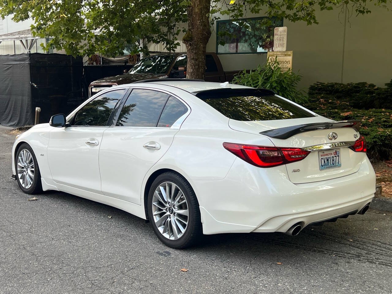 Used 2019 INFINITI Q50 Luxe w/ Essential Package (3.0T Luxe) AWD/4WD image 3