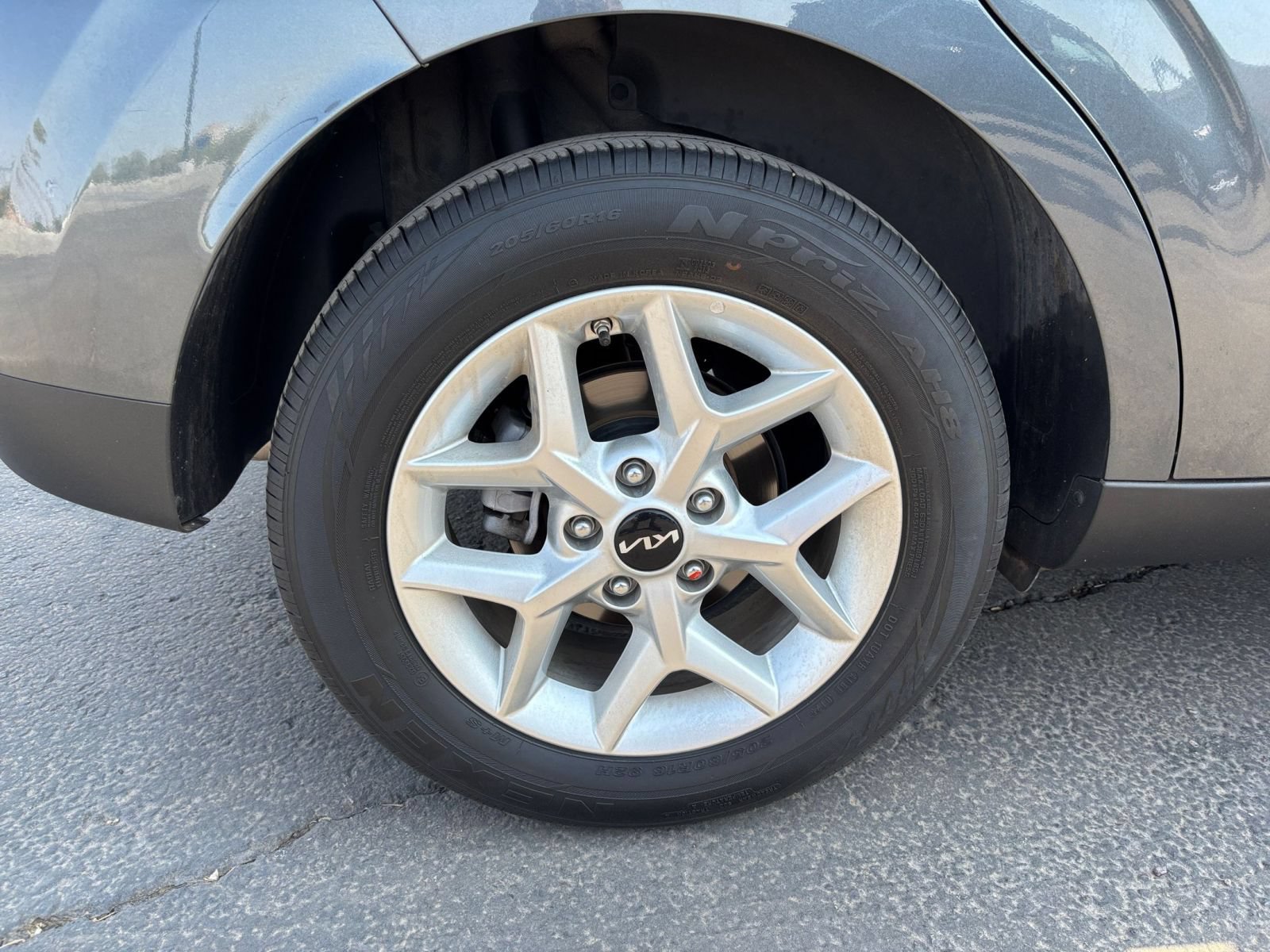 Used 2025 Kia Soul LX w/ LX Technology Package FWD image 23