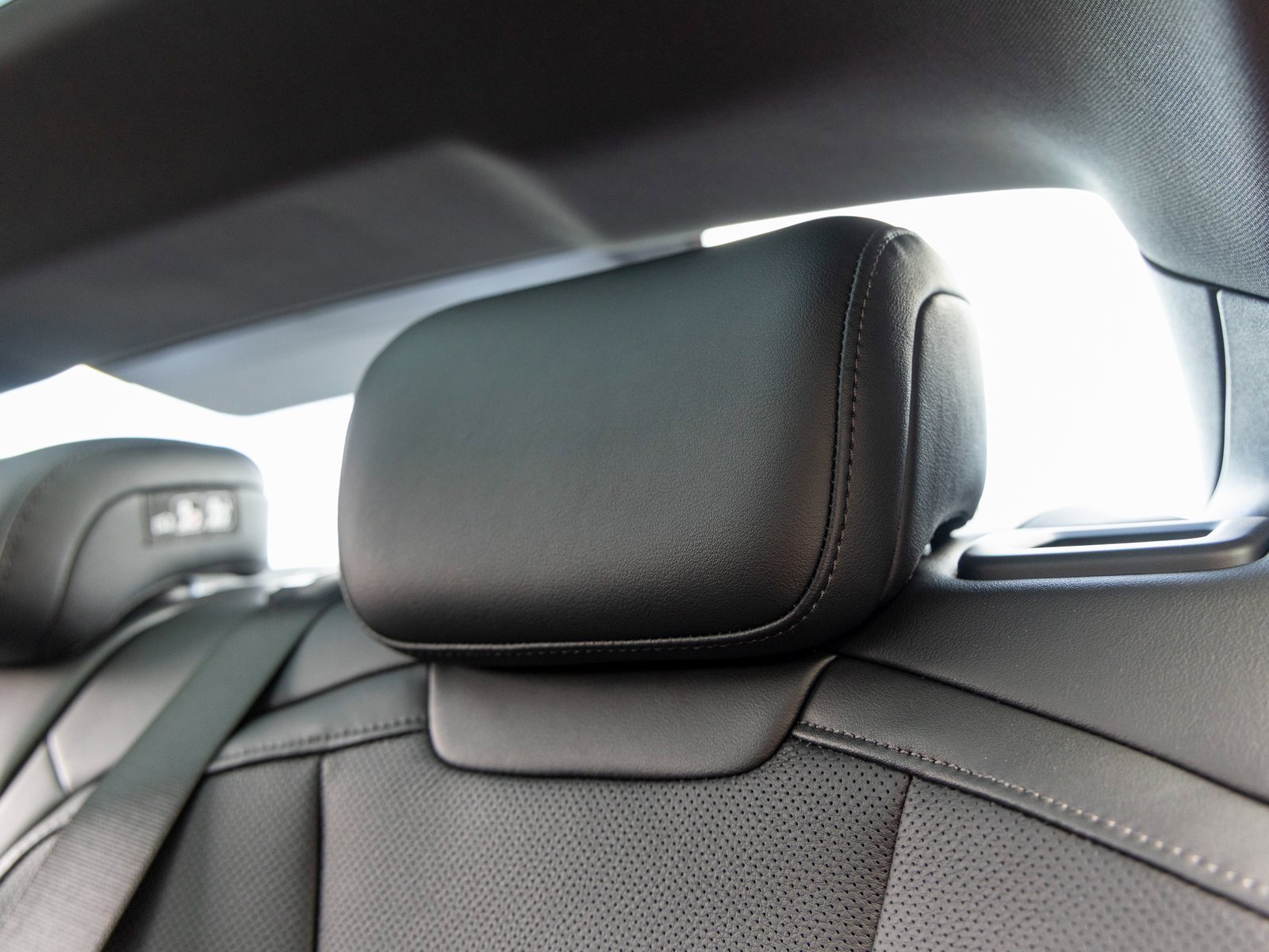 New 2025 Porsche Taycan image 40