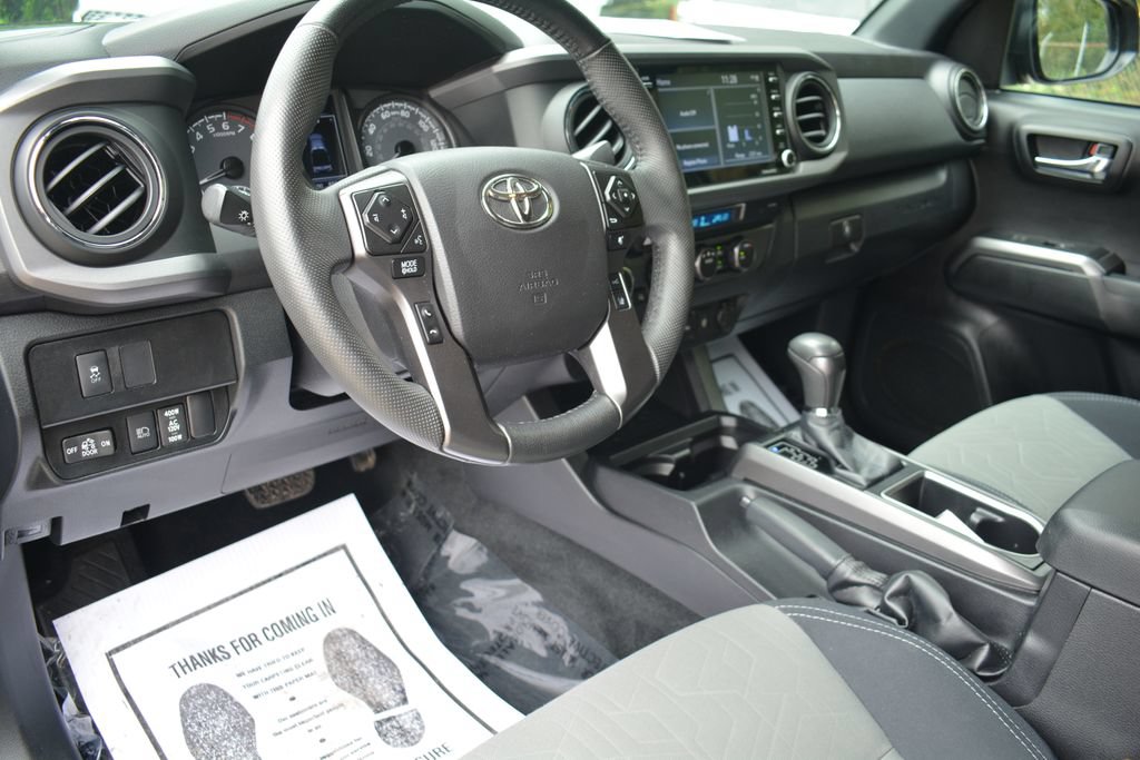 Used 2022 Toyota Tacoma TRD Off-Road AWD/4WD image 10