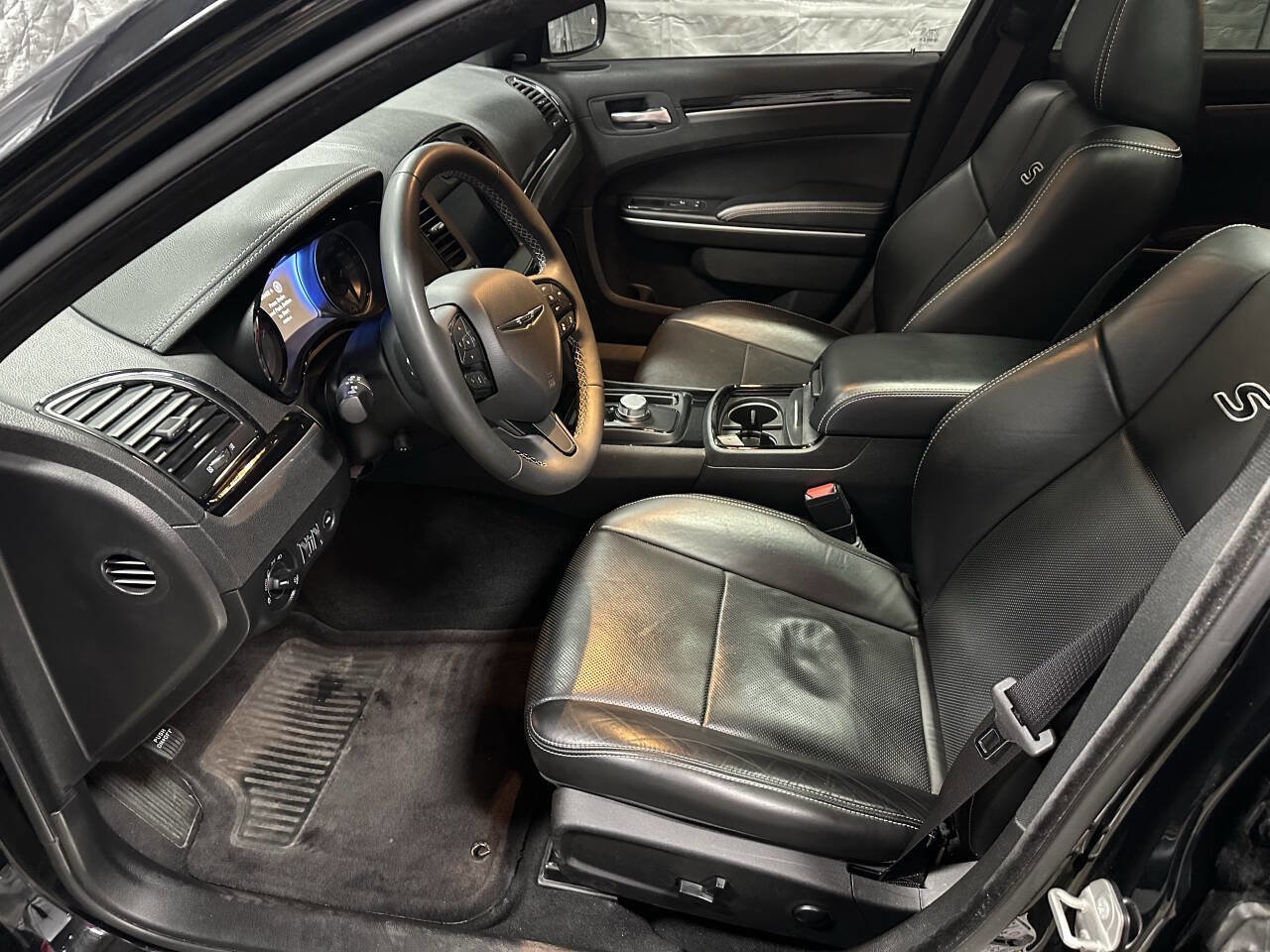 Used 2023 Chrysler 300 S w/ Comfort Group RWD image 14
