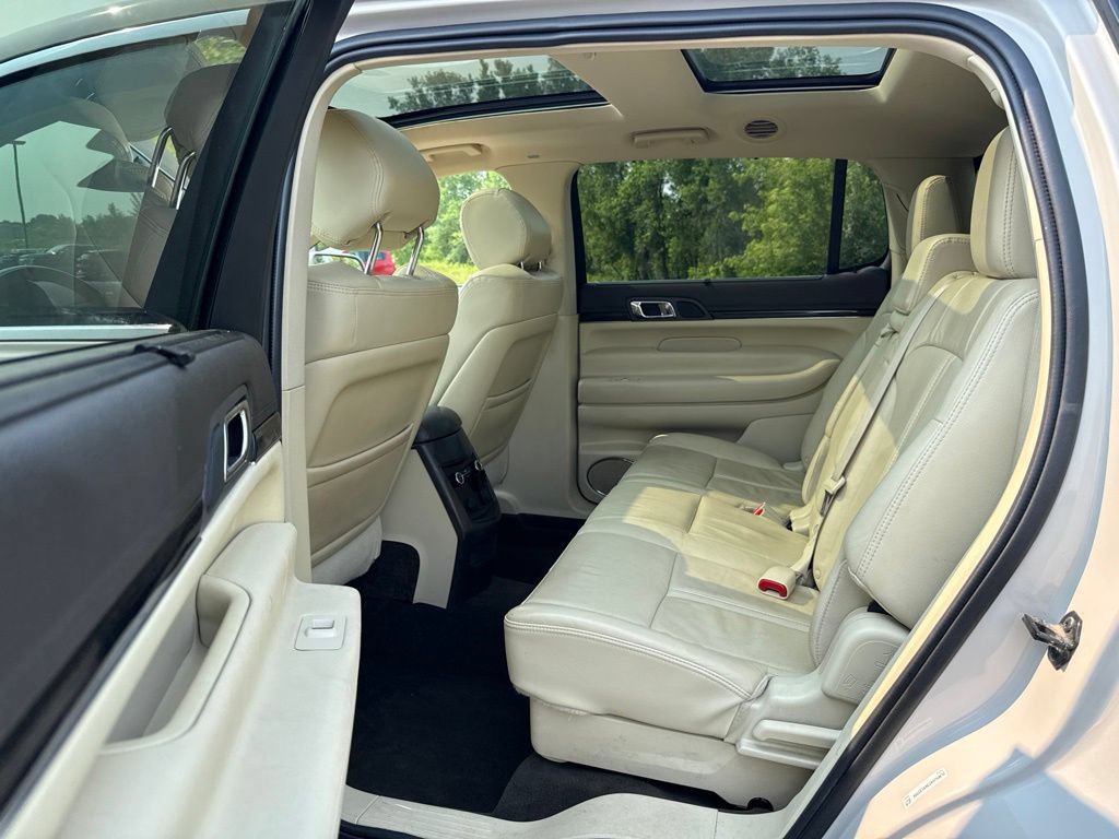 Used 2019 Lincoln MKT AWD image 24