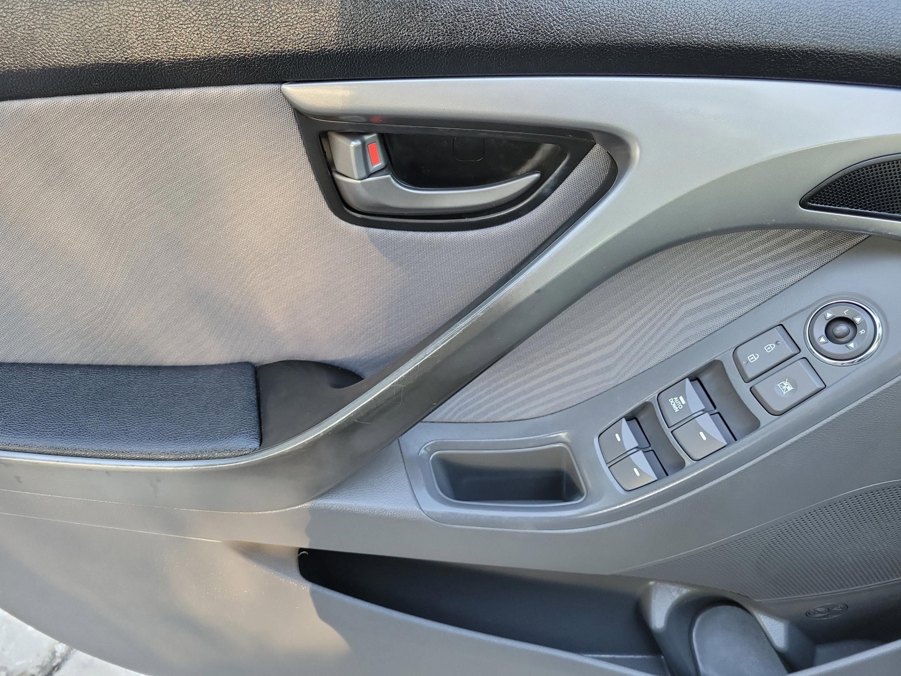 Used 2013 Hyundai Elantra GLS w/ Preferred Pkg FWD image 13