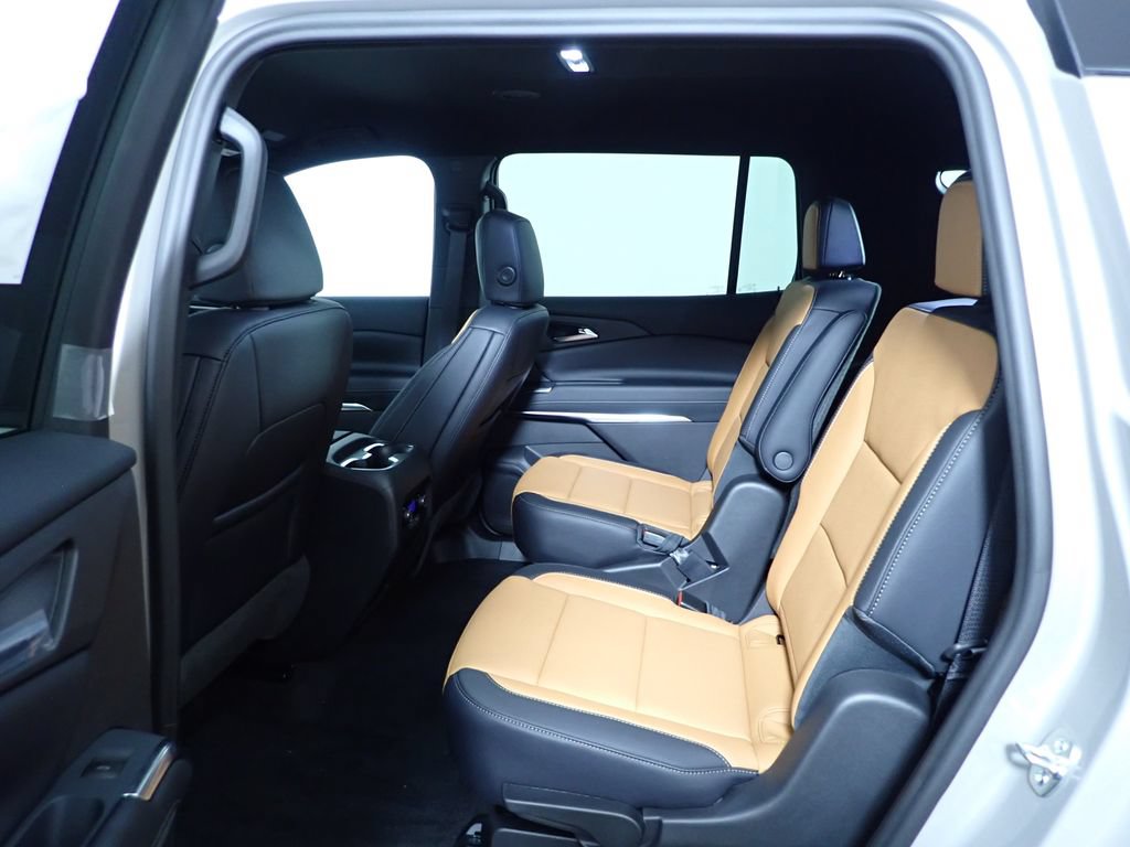 New 2027 Chevrolet Traverse Z71 w/ LPO, Floor Liner Package AWD/4WD image 35