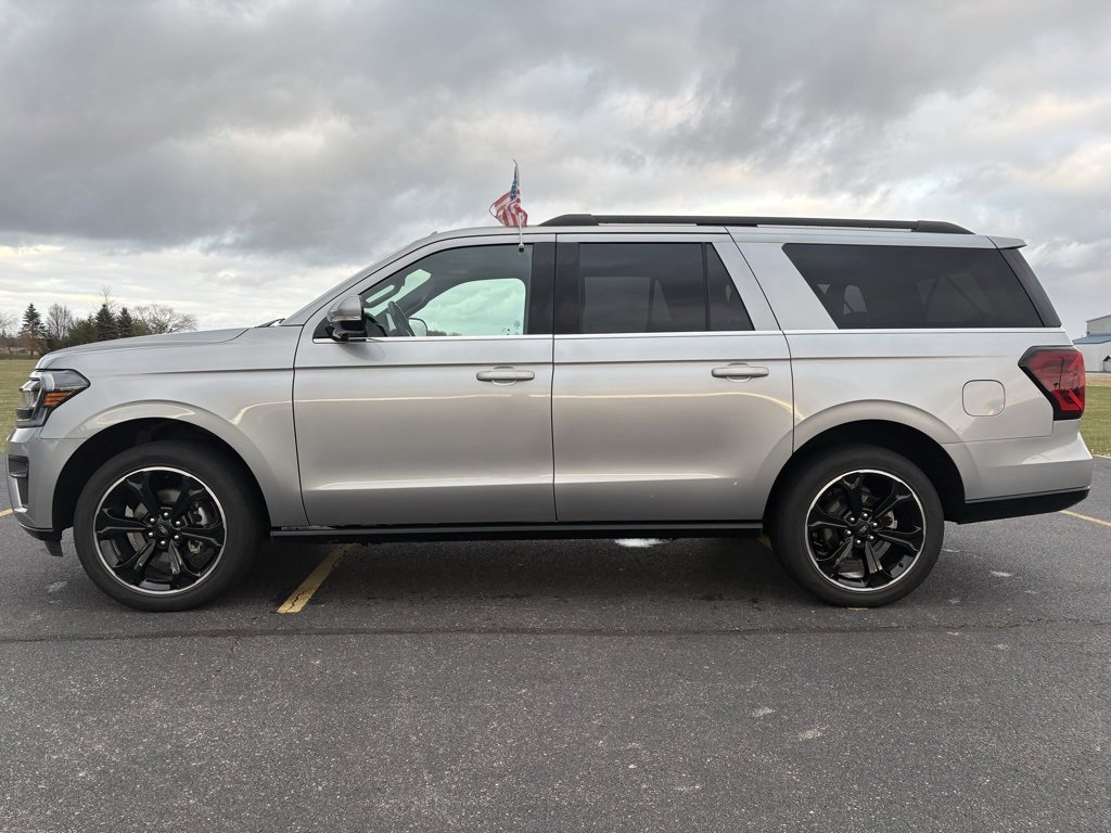 Used 2022 Ford Expedition Max Limited image 8