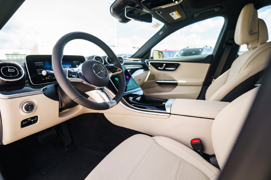 Used 2026 Mercedes-Benz C 300 4MATIC Sedan image 4