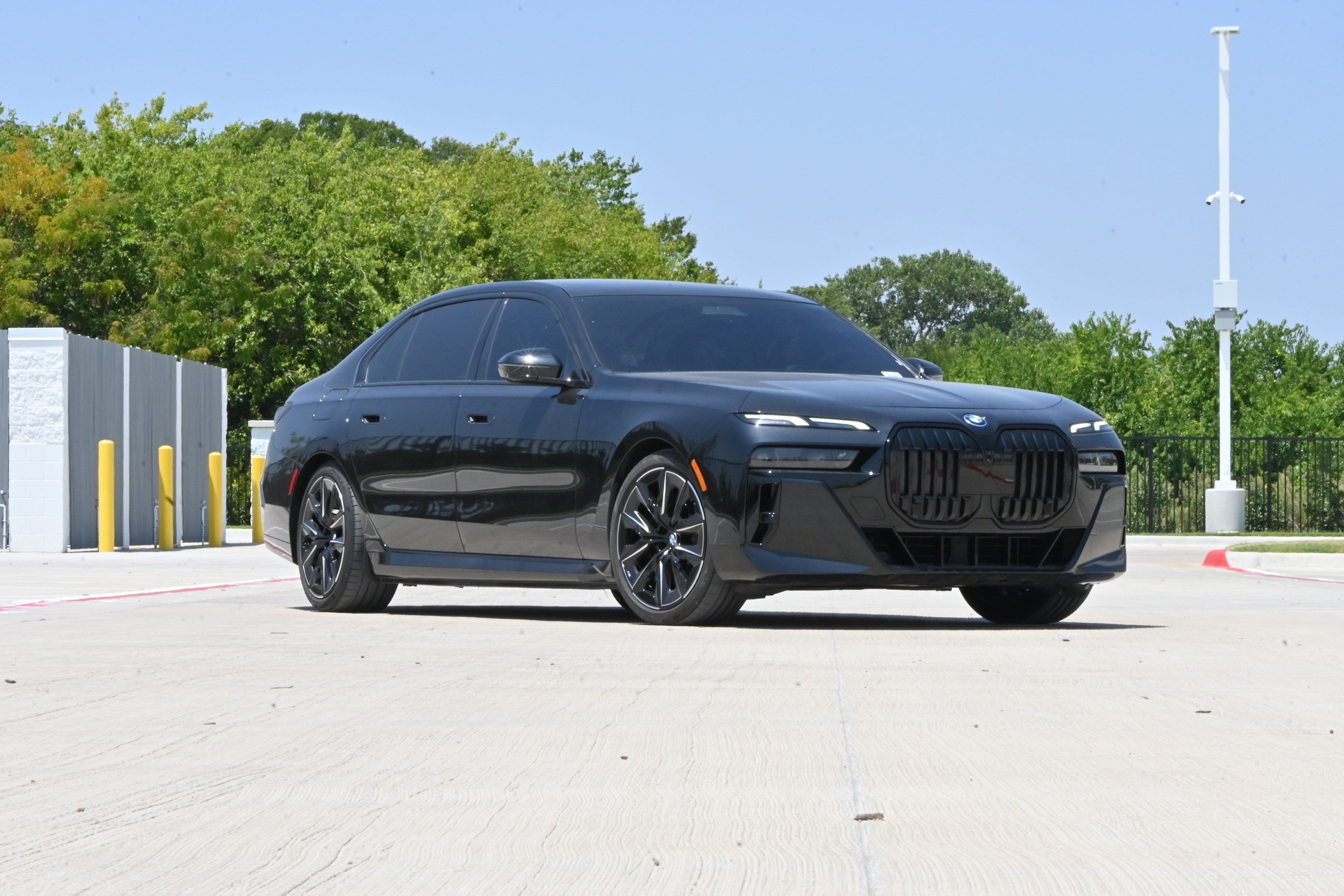 Certified 2024 BMW i7 eDrive50 w/ M Sport Package RWD image 2