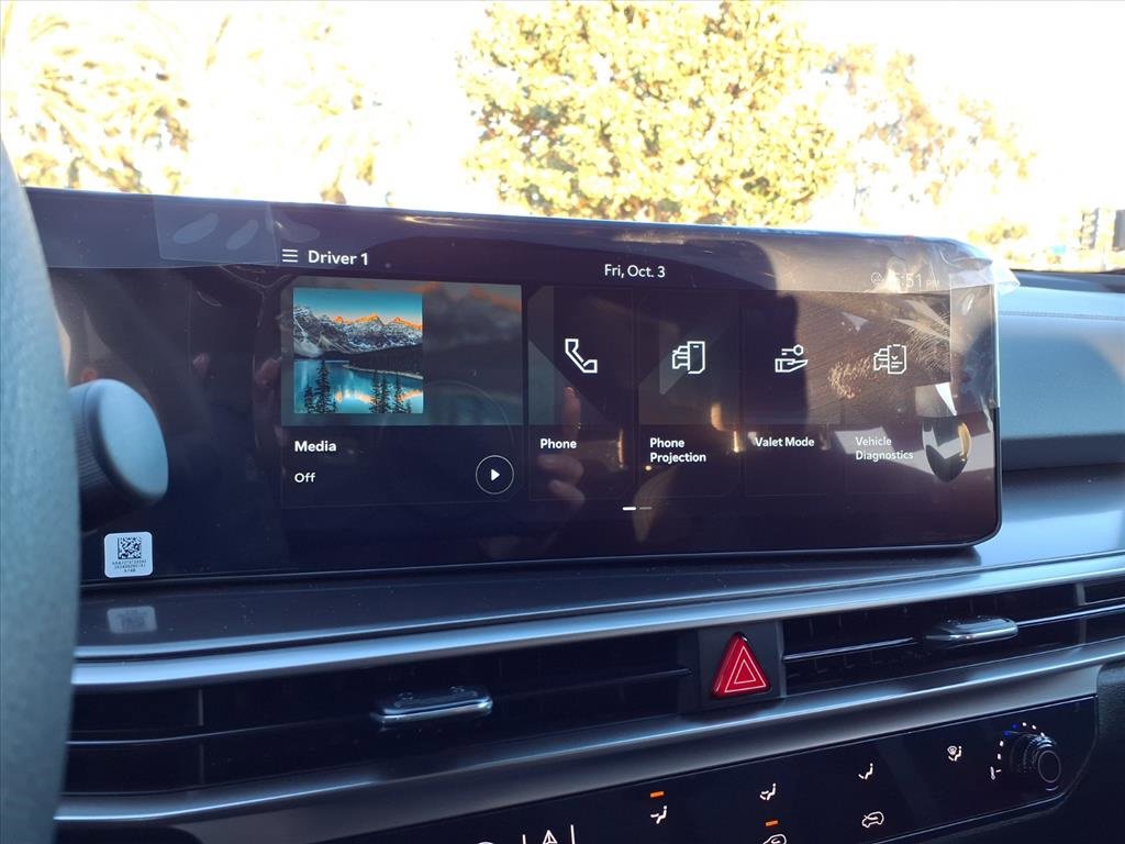 Certified 2025 Kia Sorento LX image 19