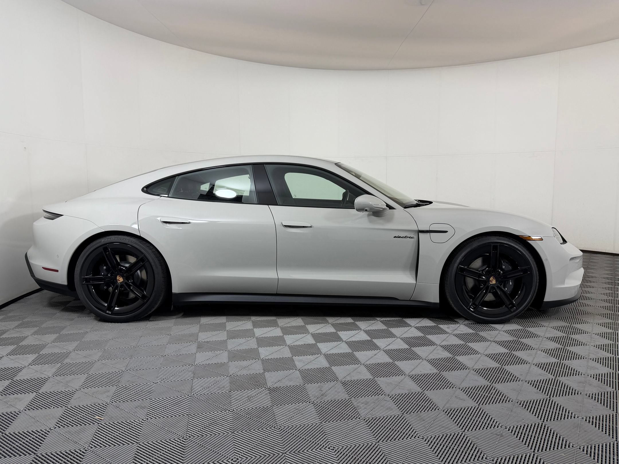 Certified 2026 Porsche Taycan RWD image 9