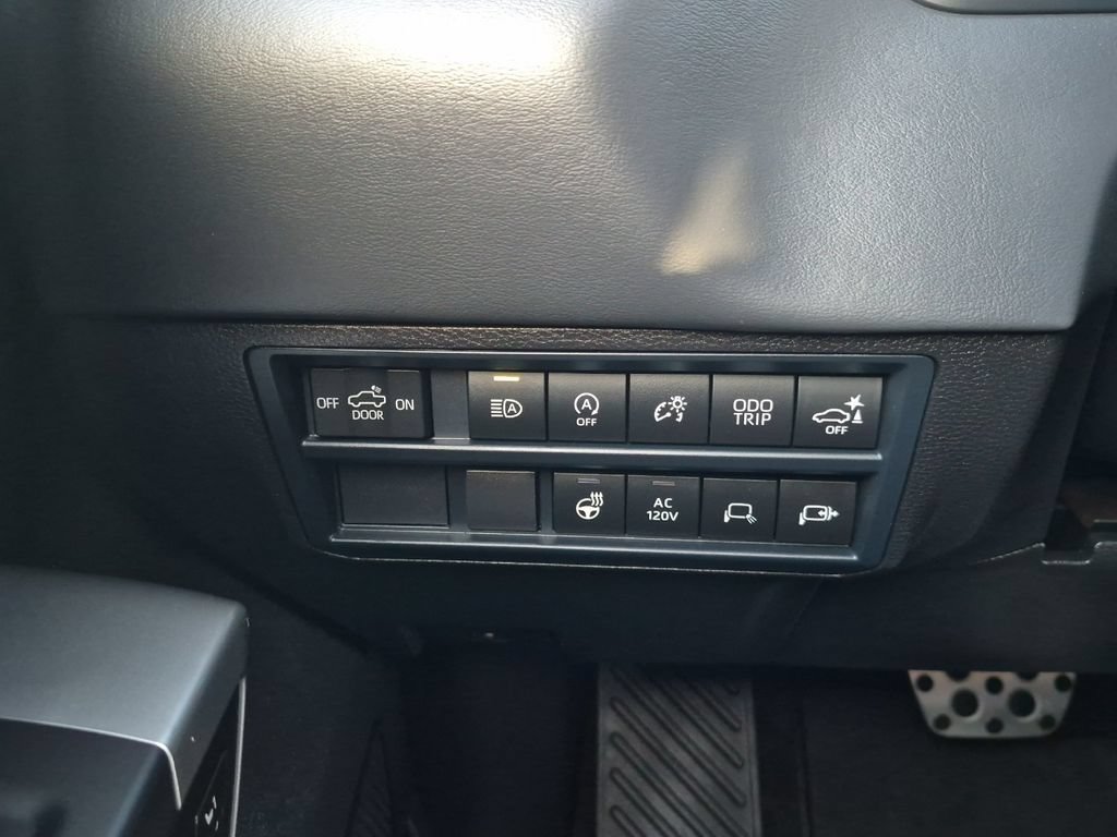 Used 2025 Toyota Tundra Platinum AWD/4WD image 30