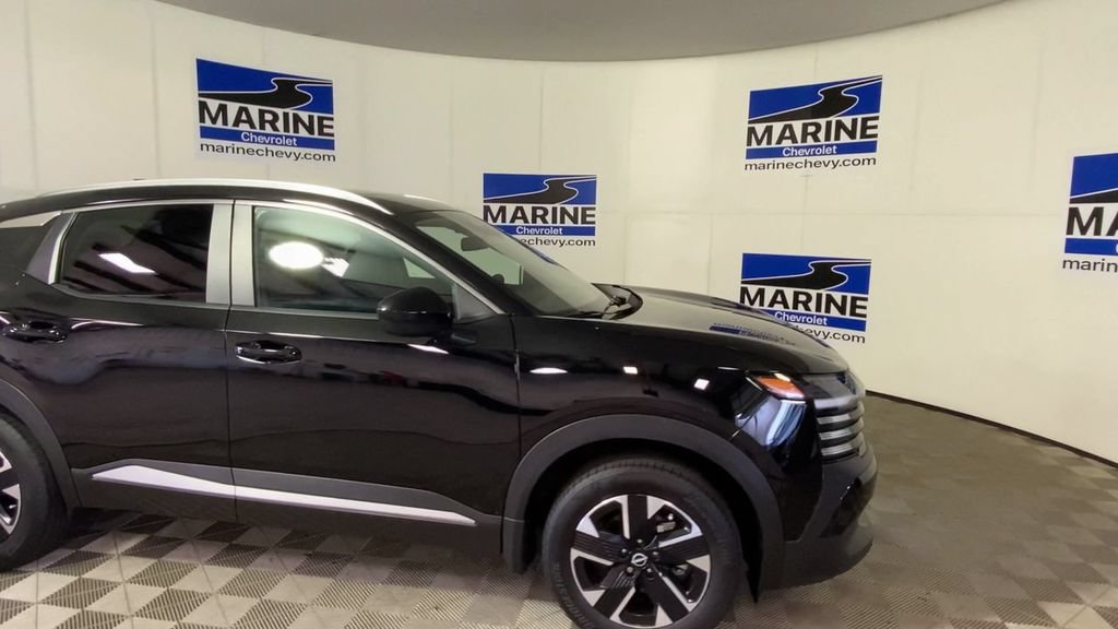 Used 2025 Nissan Kicks SV w/ SV Premium Package AWD/4WD image 3