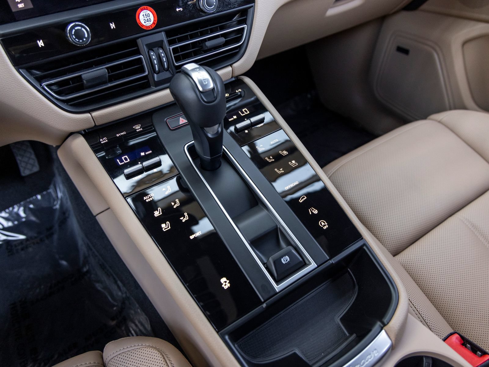 Certified 2026 Porsche Macan AWD/4WD image 47