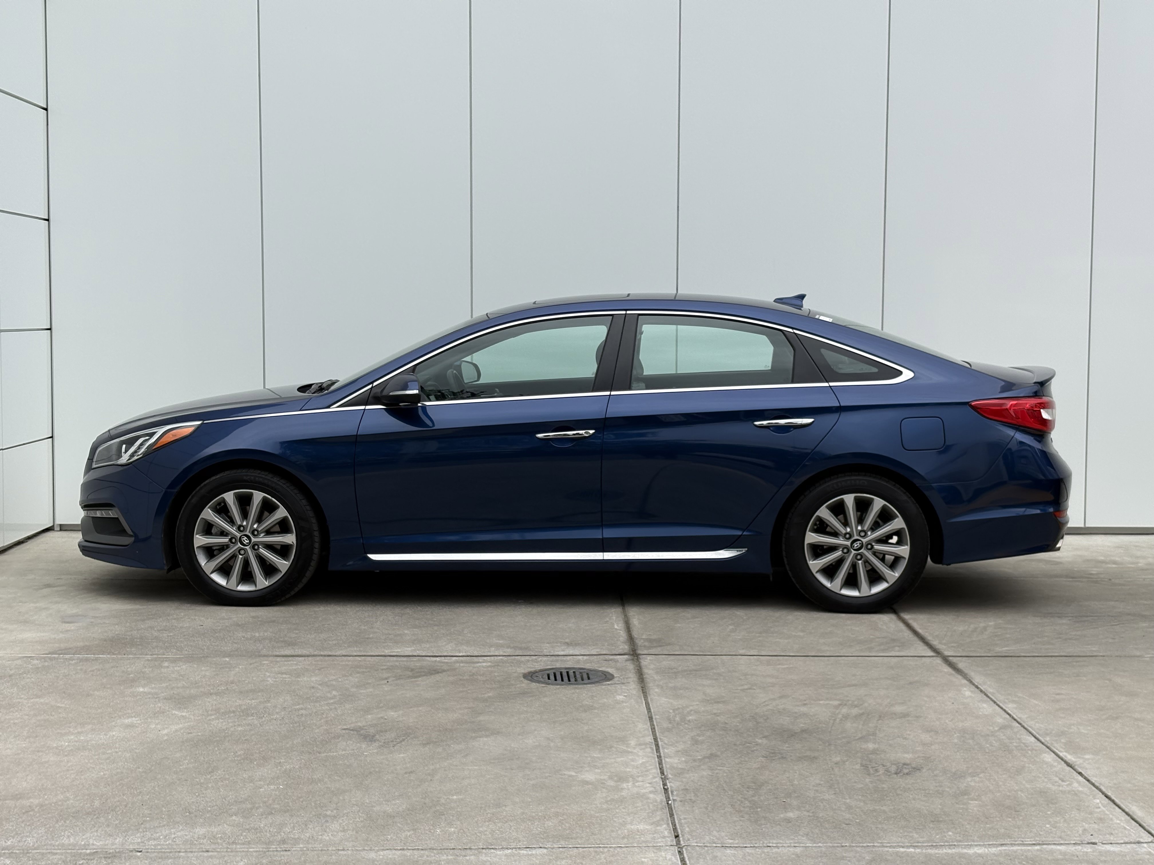 Used 2017 Hyundai Sonata Limited w/ Cargo Package image 4