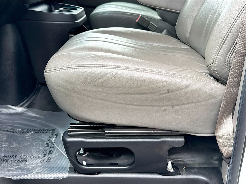 Used 2022 Chevrolet Express 2500 w/ Driver Convenience Package image 18