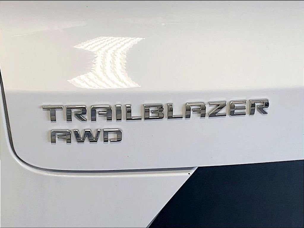 Used 2025 Chevrolet TrailBlazer LT AWD/4WD image 28