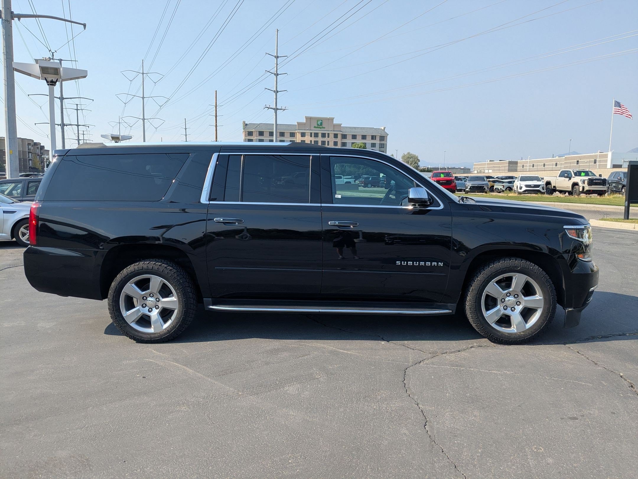Used 2020 Chevrolet Suburban Premier w/ 6.2L Performance Package AWD/4WD image 7