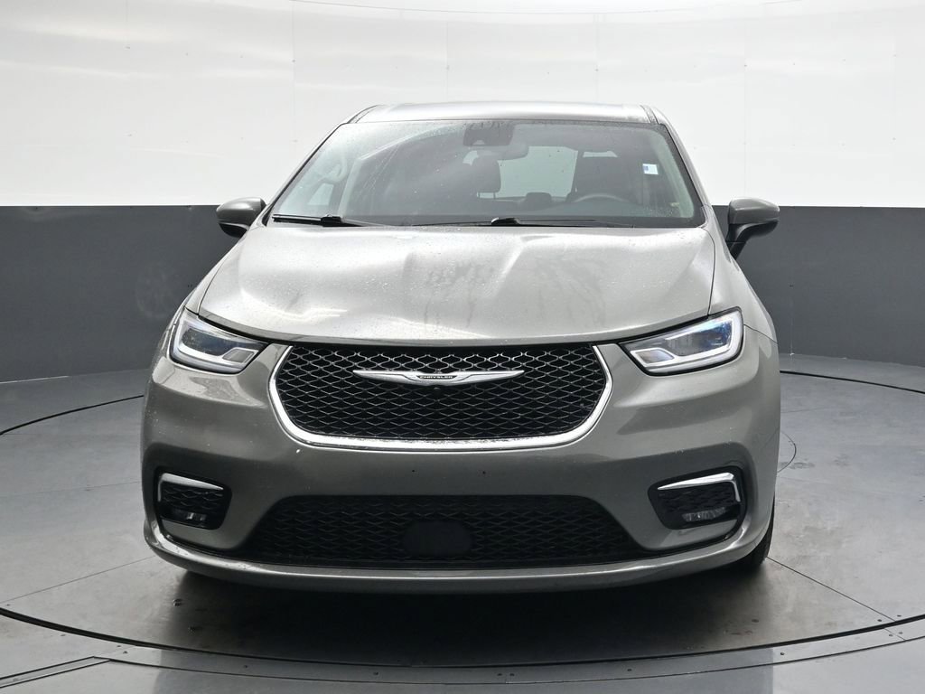 Used 2023 Chrysler Pacifica Touring-L image 10