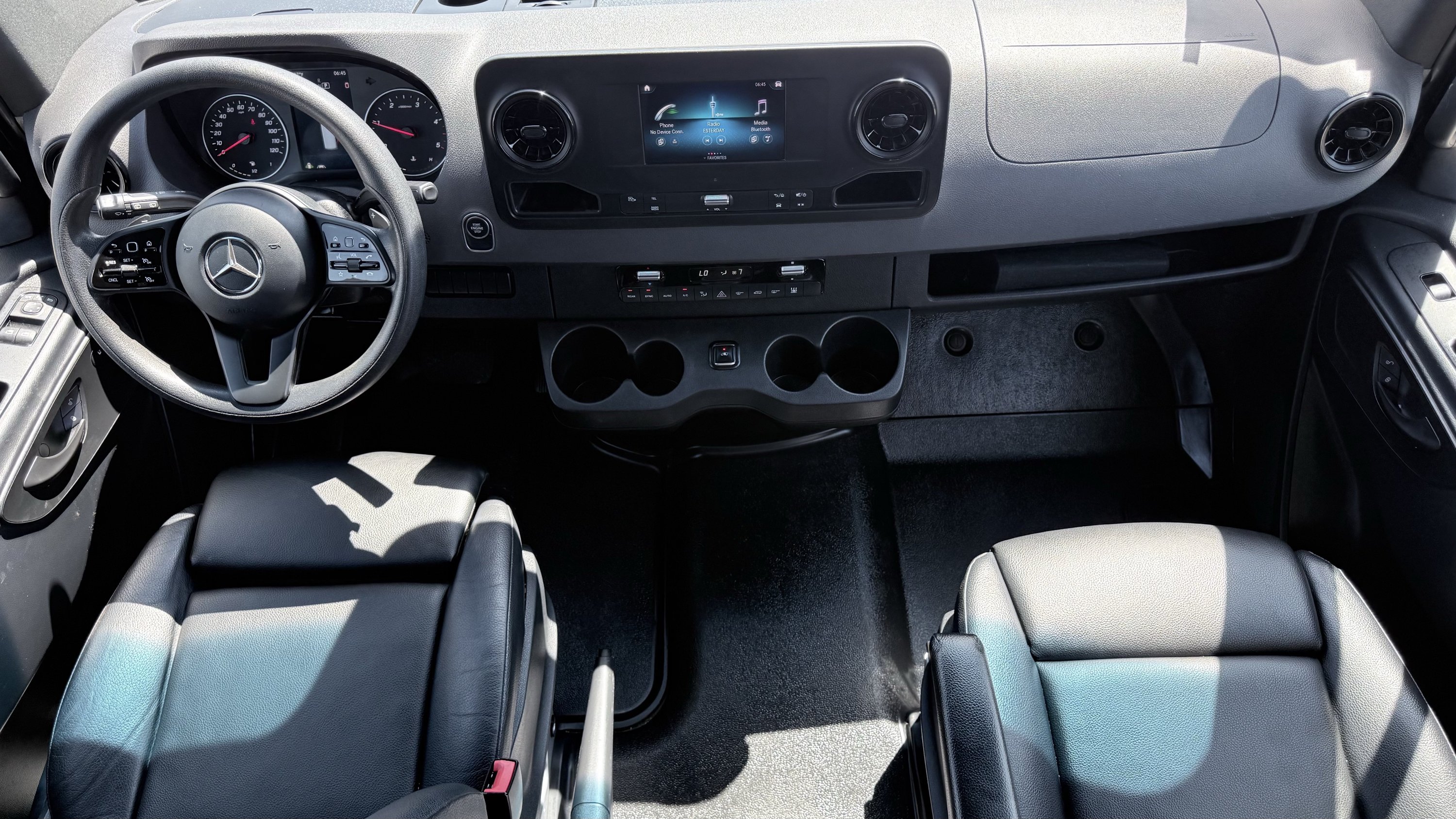 Used 2024 Mercedes-Benz Sprinter 2500 image 31