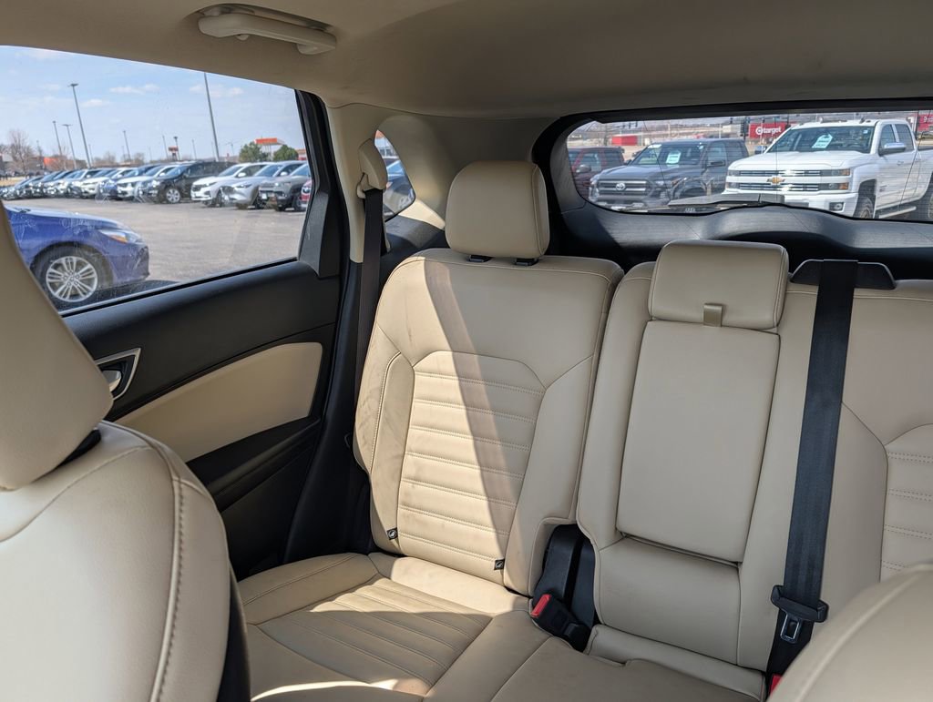 Used 2020 Ford Edge SEL w/ Convenience Package image 12