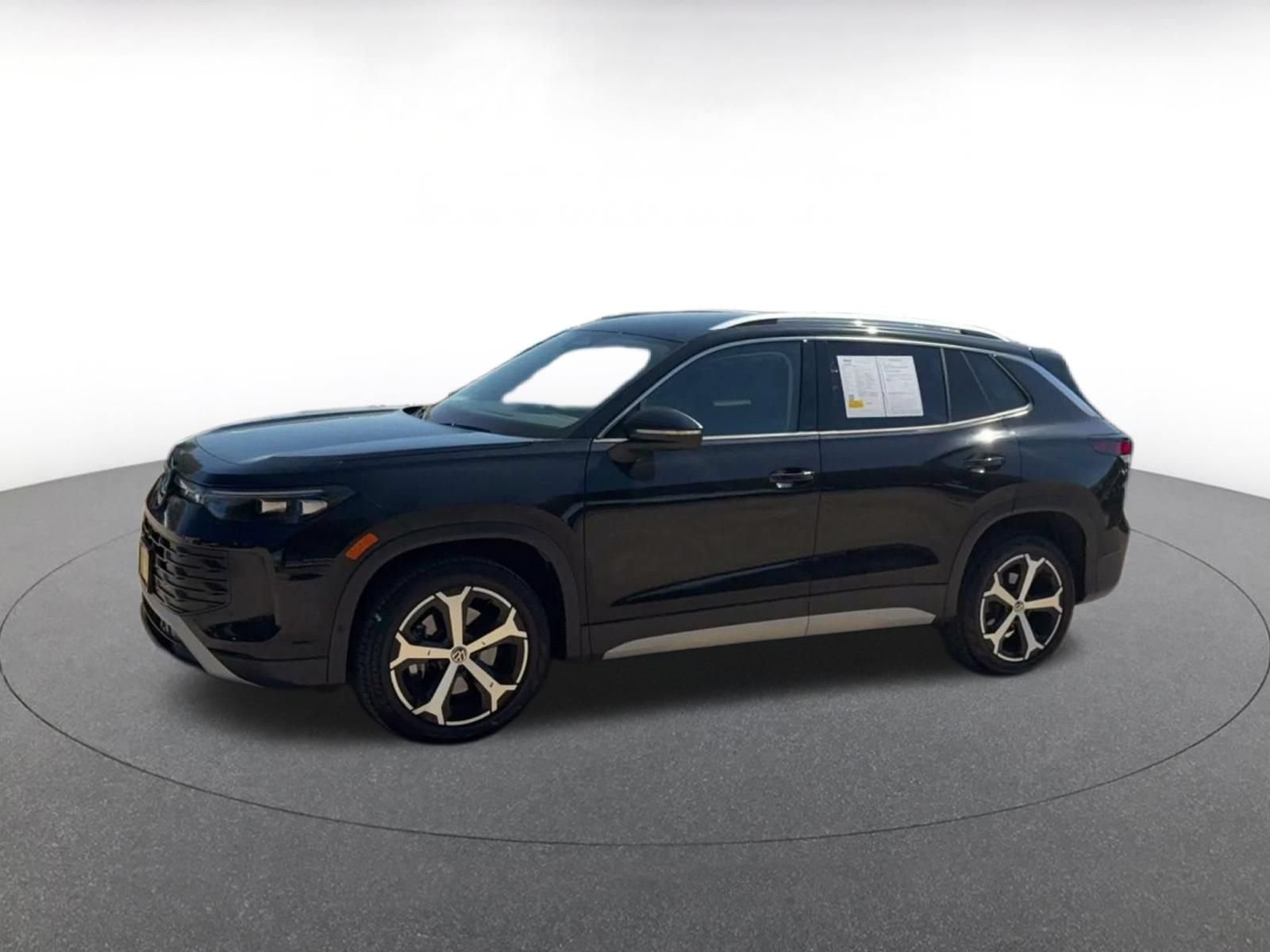 Used 2026 Volkswagen Tiguan SE AWD/4WD image 7