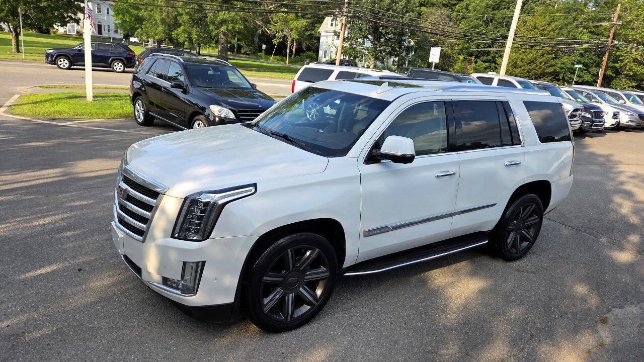 Used 2017 Cadillac Escalade Luxury AWD/4WD image 2