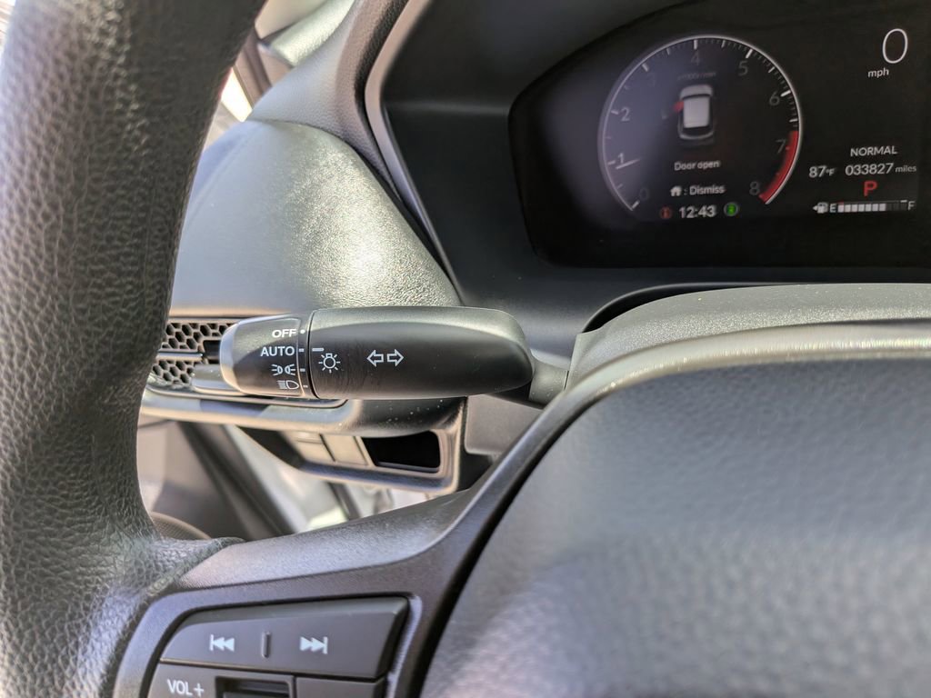 Used 2025 Honda HR-V LX image 32