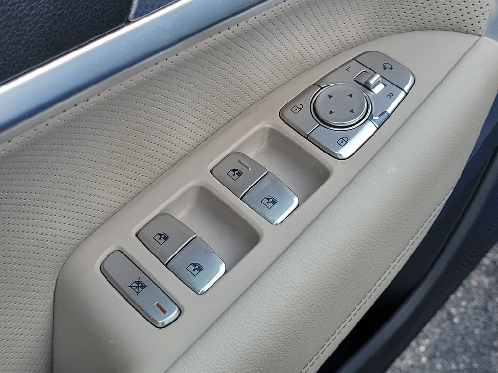 Used 2022 Genesis G70 3.3T RWD image 19