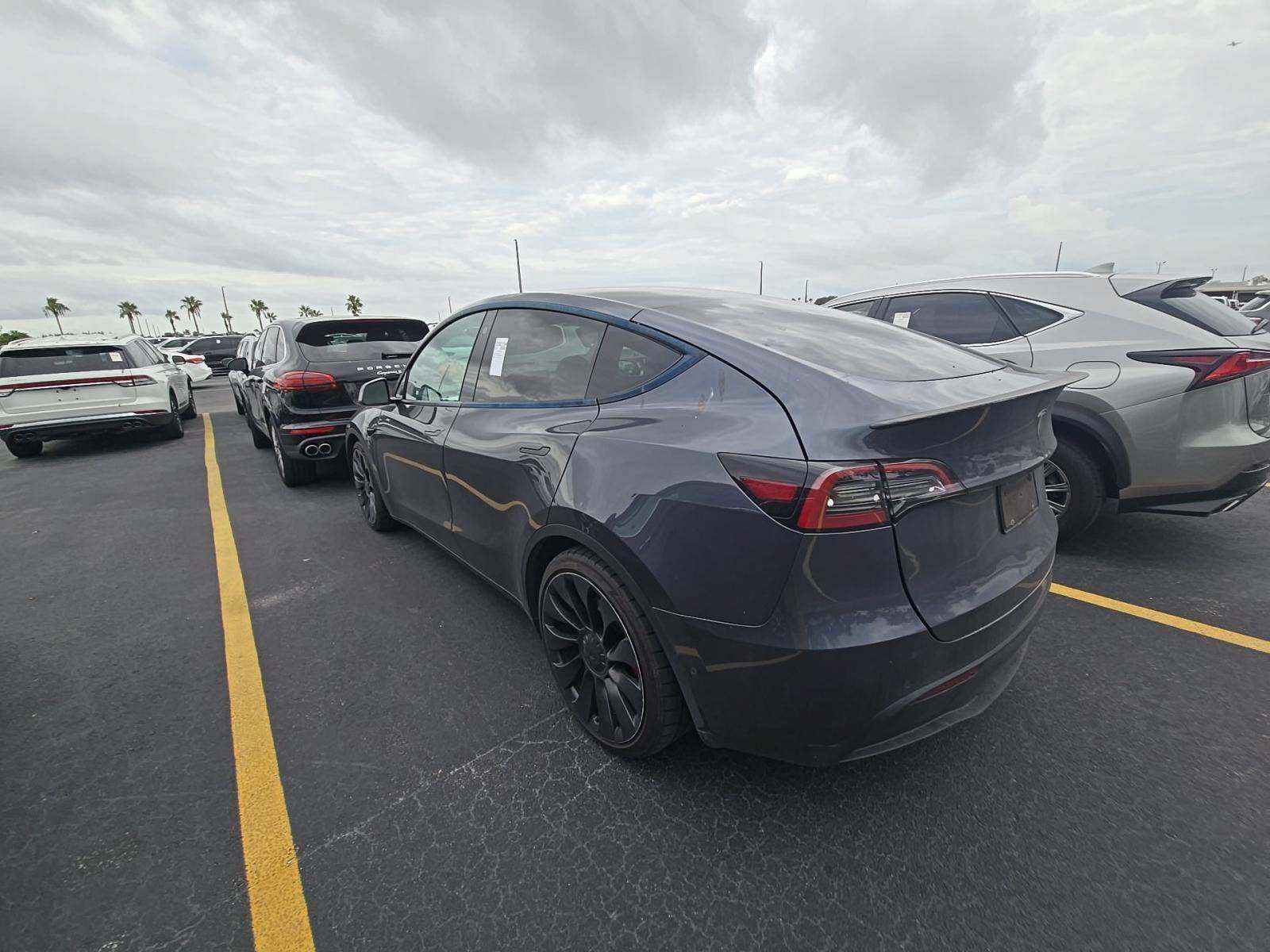 Used 2022 Tesla Model Y Performance AWD/4WD image 2