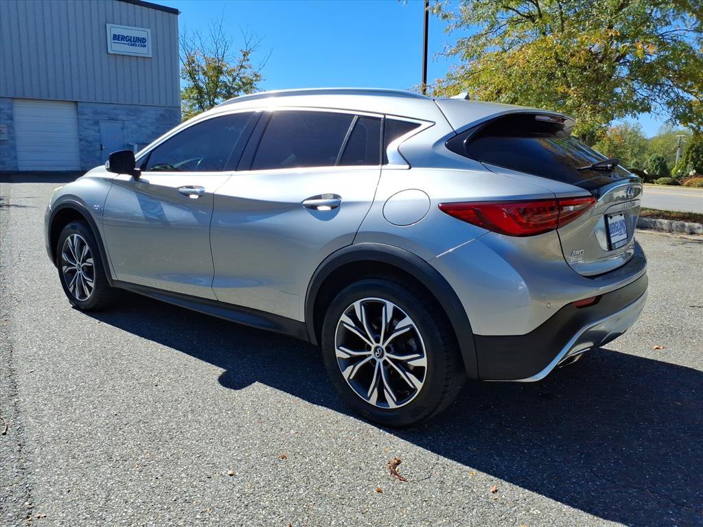 Used 2017 INFINITI QX30 Premium w/ Navigation Package AWD/4WD image 12