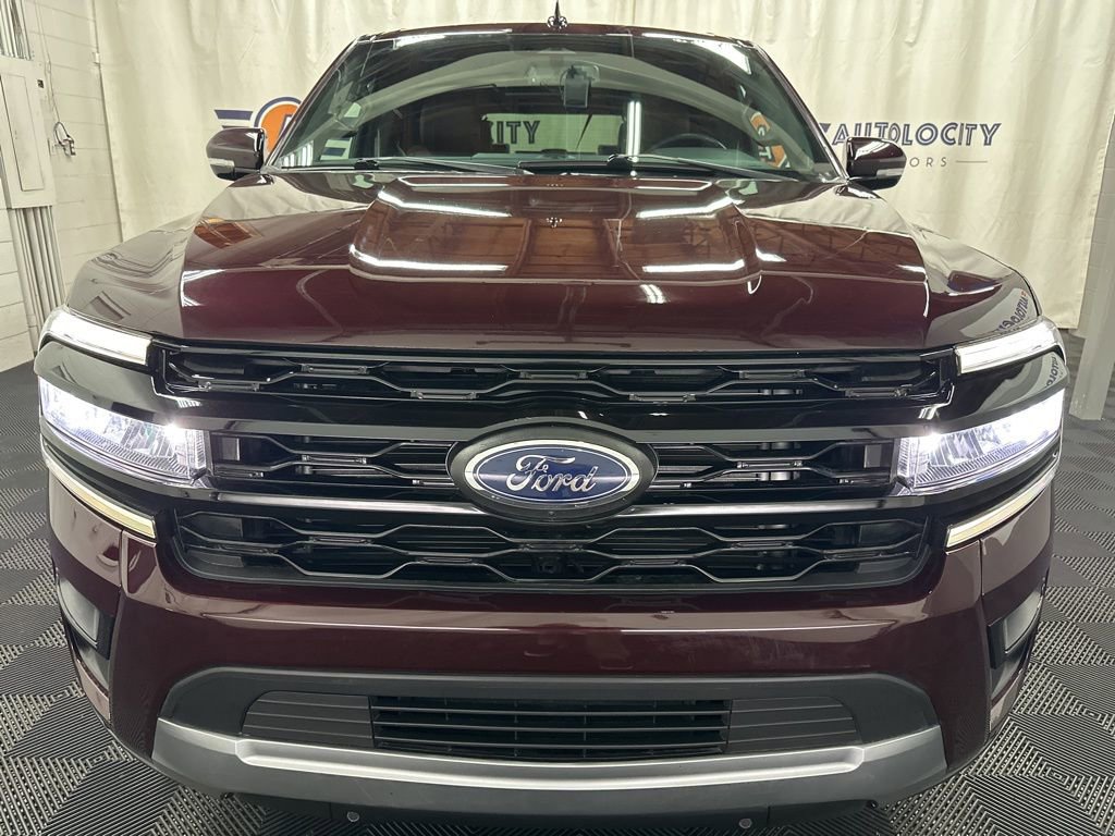 Used 2024 Ford Expedition Limited AWD/4WD image 3
