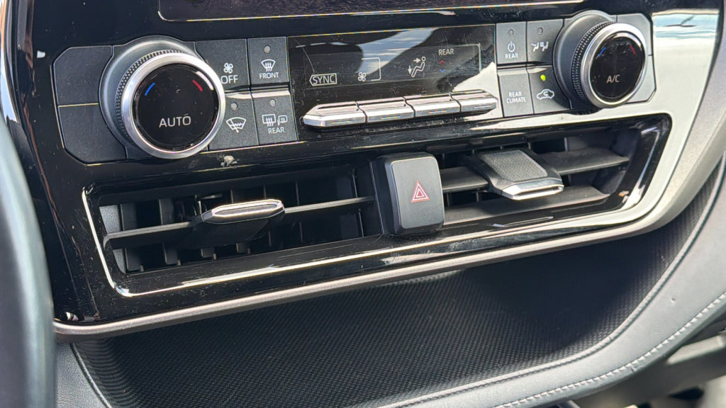 Used 2023 Toyota Highlander LE image 14