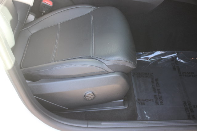 Used 2025 Mercedes-Benz GLC 300 4MATIC image 34