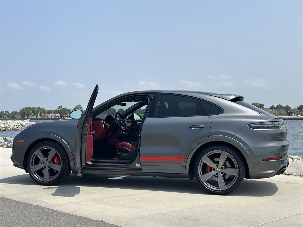 Used 2022 Porsche Cayenne GTS image 13