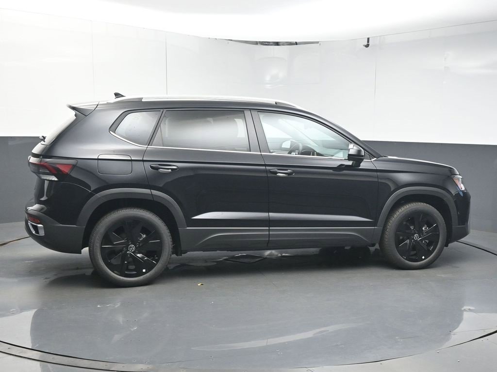 New 2025 Volkswagen Taos SE image 8