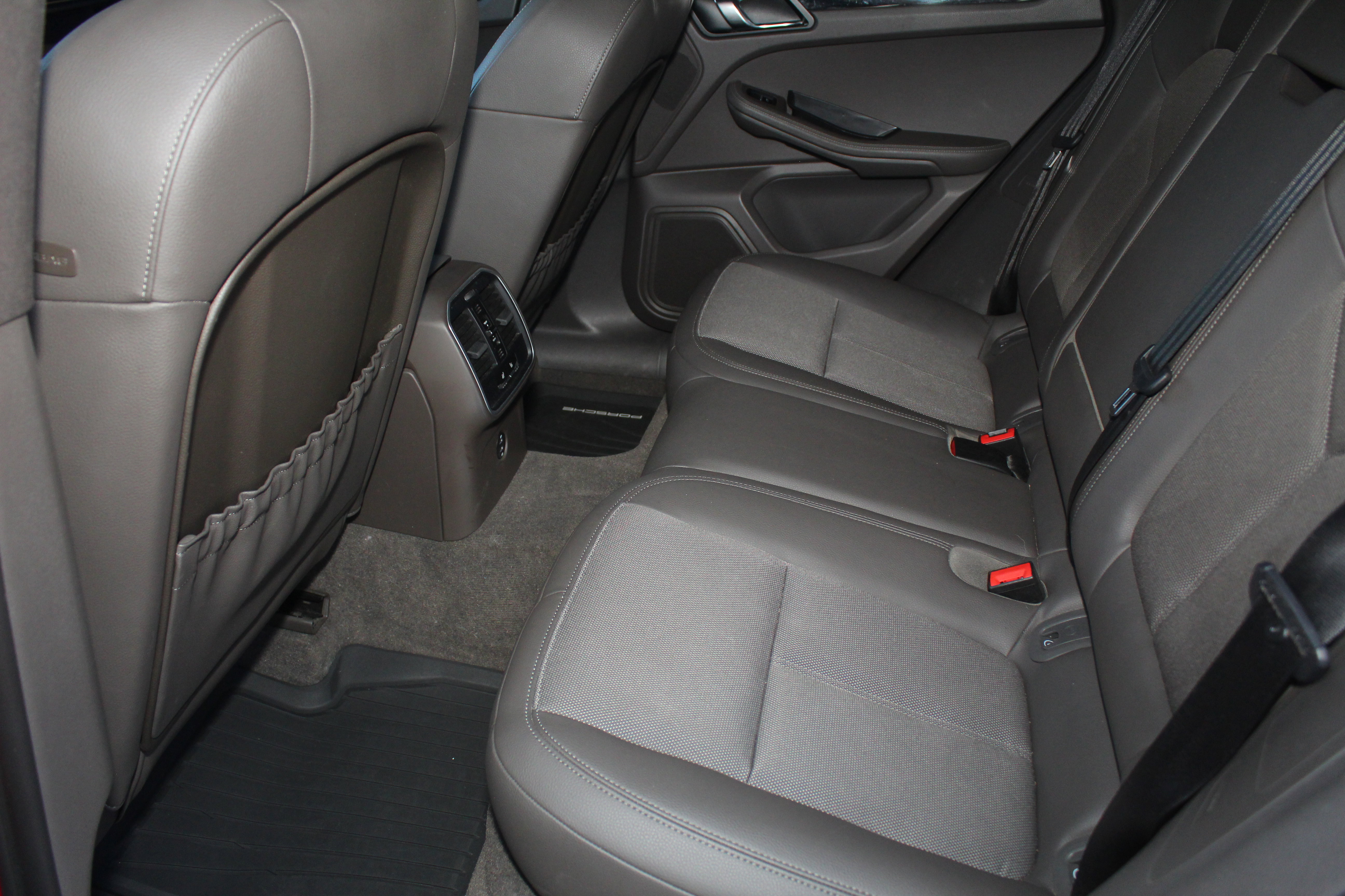 Used 2022 Porsche Macan S image 25