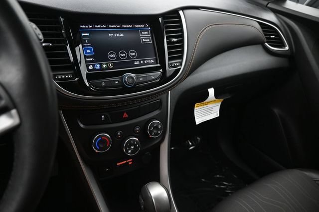 Used 2022 Chevrolet Trax LT w/ LT Convenience Package AWD/4WD image 11