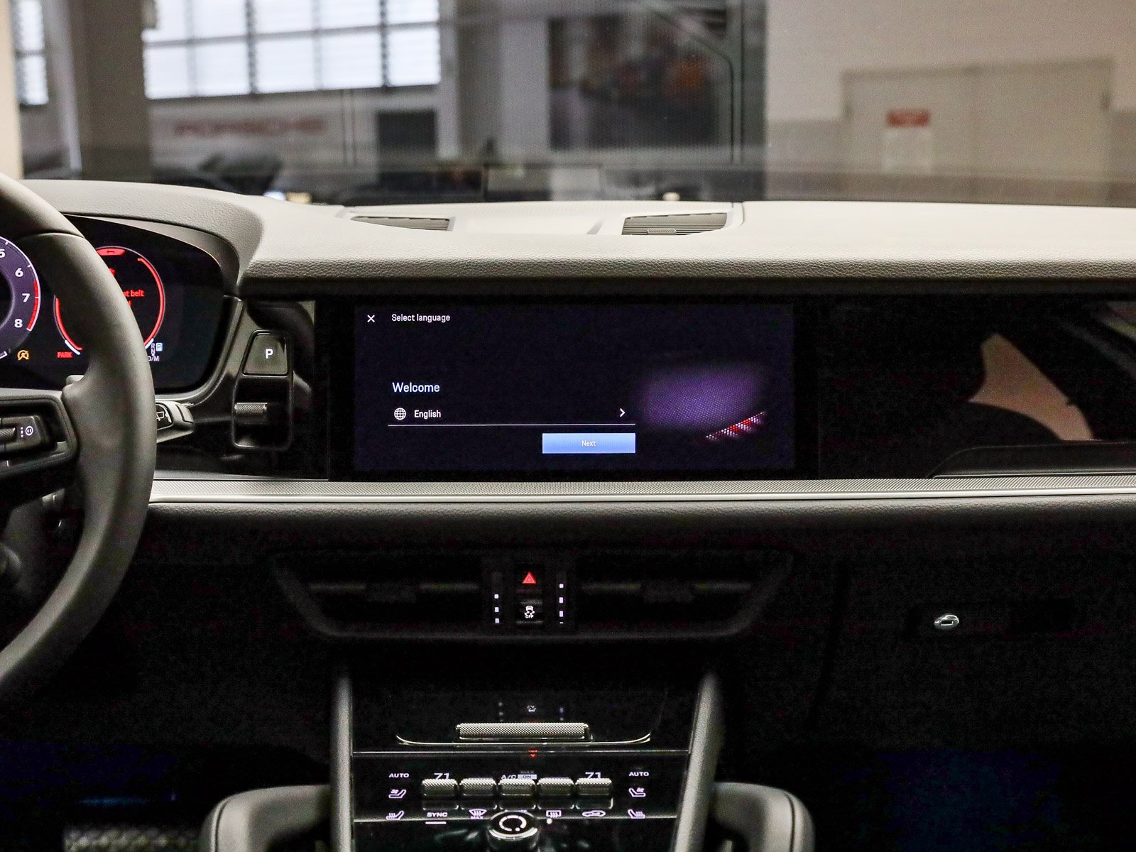 Used 2025 Porsche Cayenne image 17