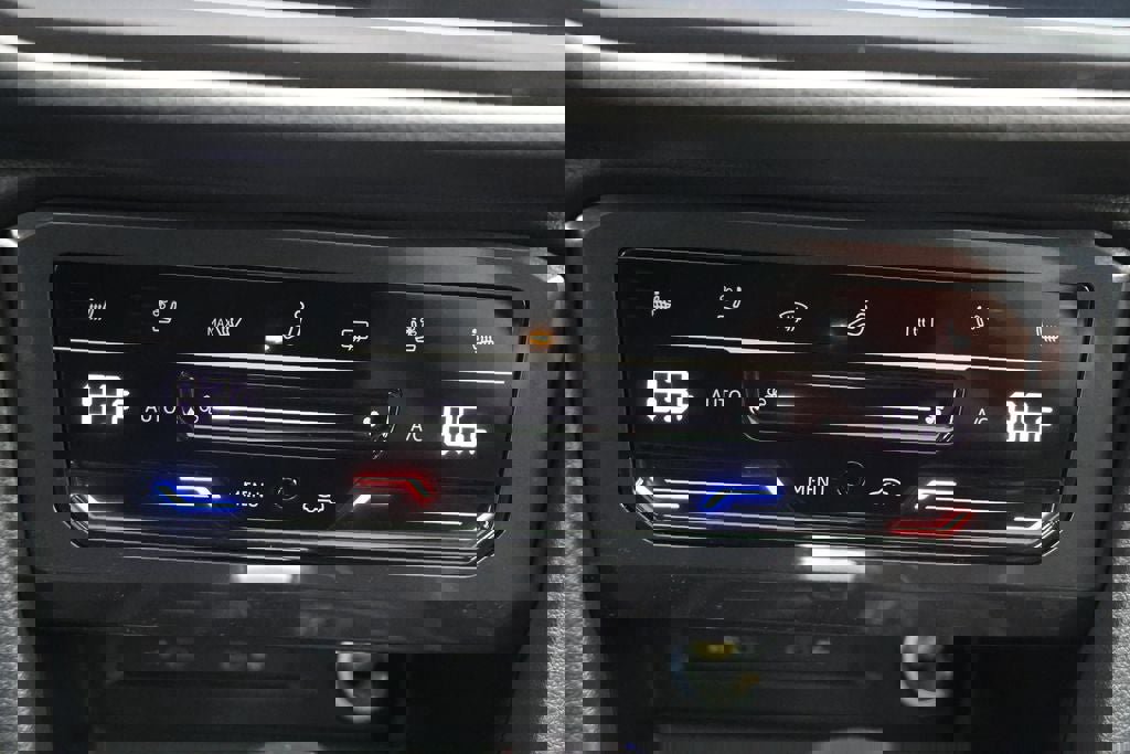 Used 2024 Volkswagen Tiguan SEL R-Line image 26