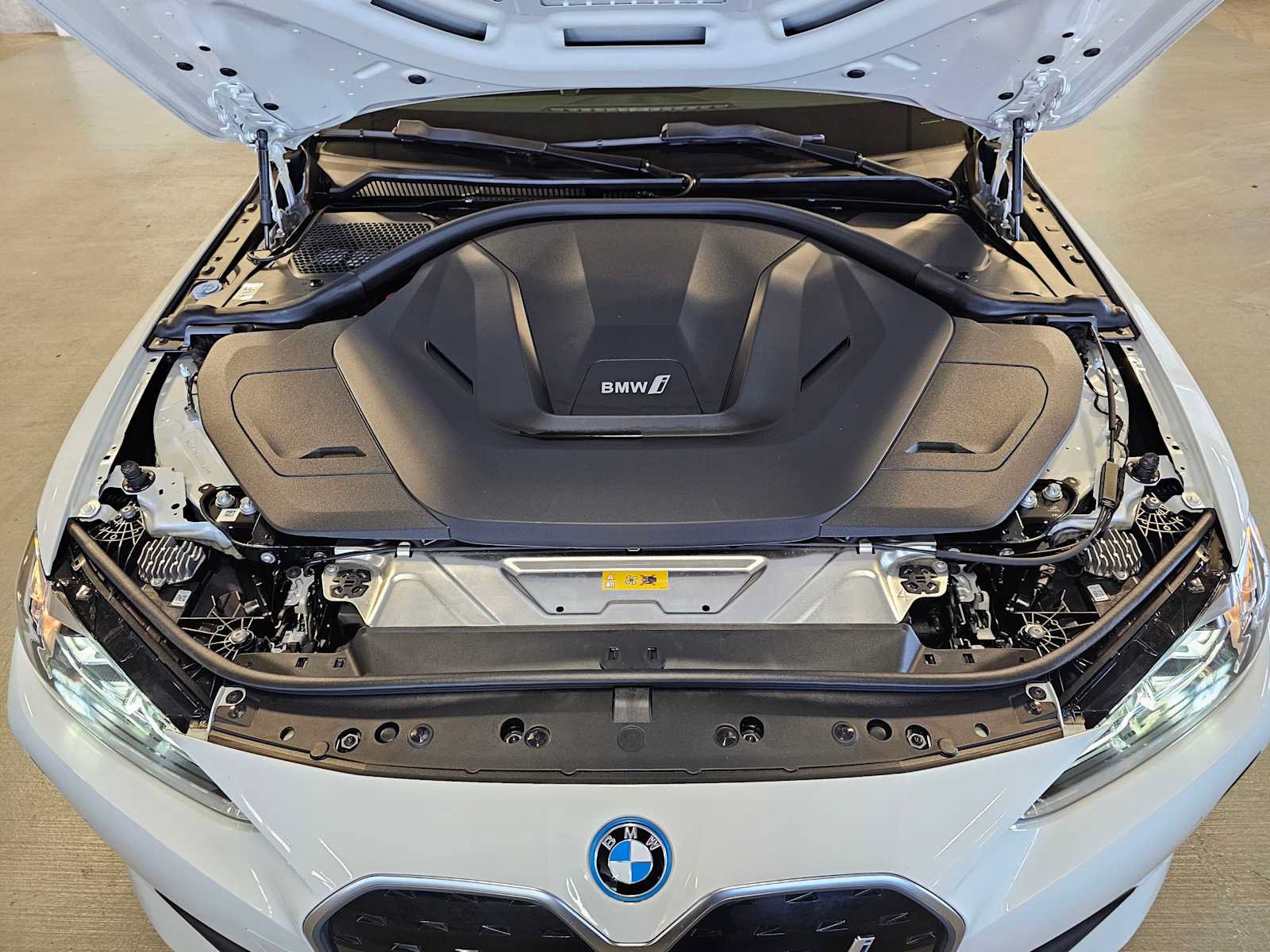 Used 2023 BMW i4 eDrive35 RWD image 9