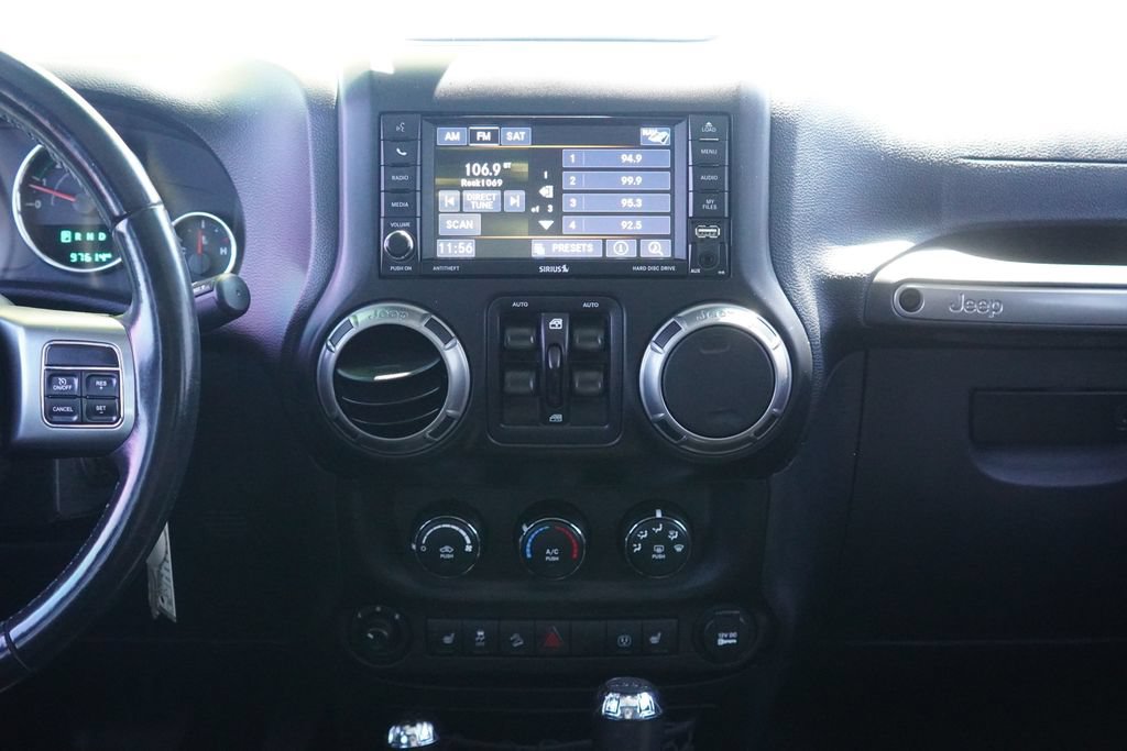 Used 2018 Jeep Wrangler Unlimited Sahara AWD/4WD image 26
