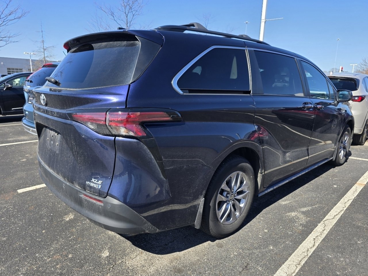 Used 2022 Toyota Sienna XLE image 7