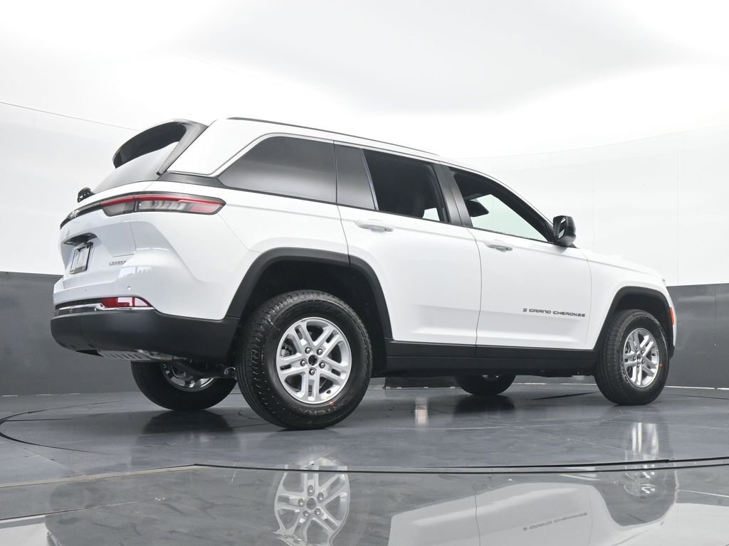 Used 2025 Jeep Grand Cherokee Laredo image 52