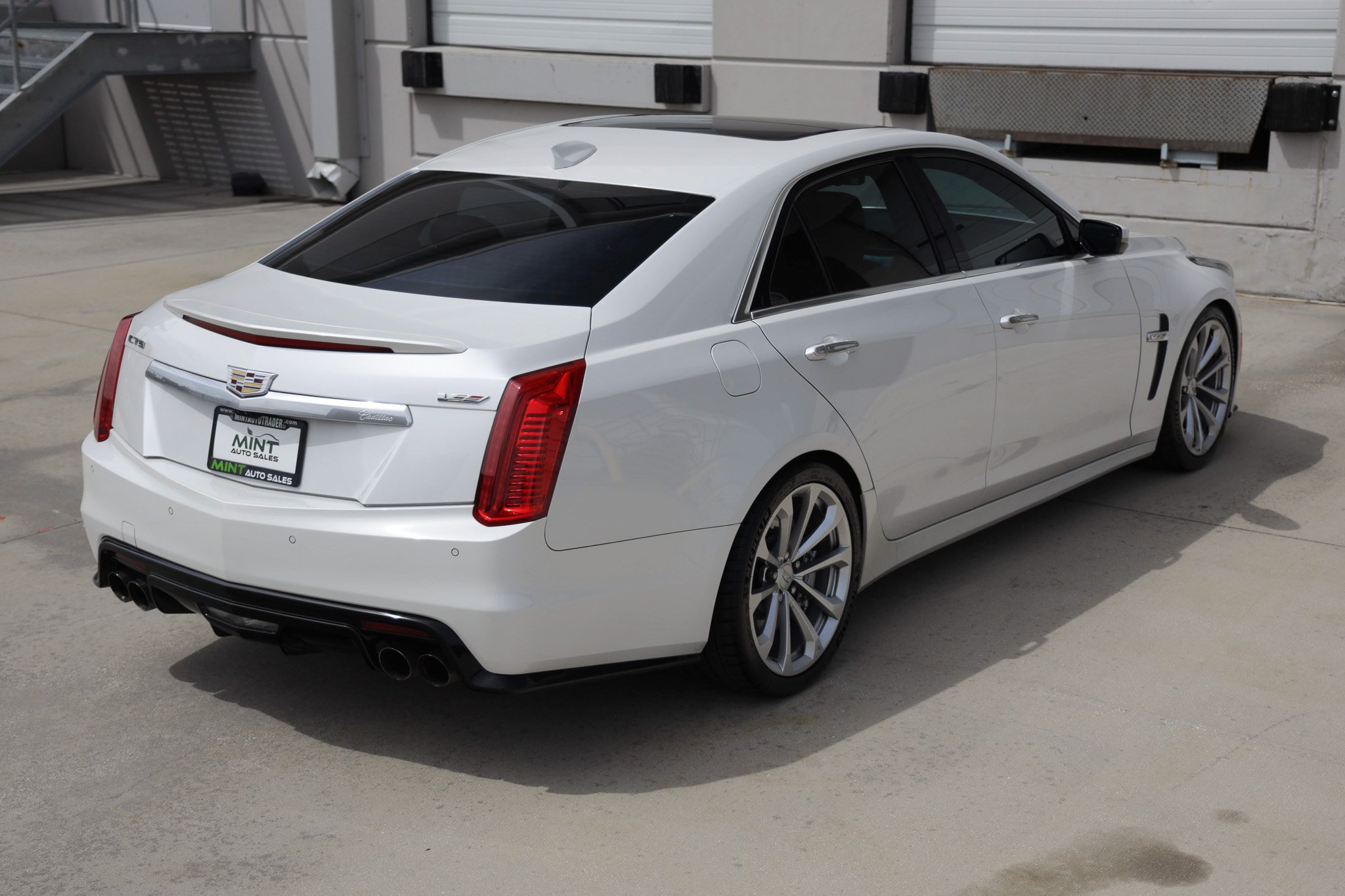 Used 2018 Cadillac CTS V w/ Luxury Package RWD image 15