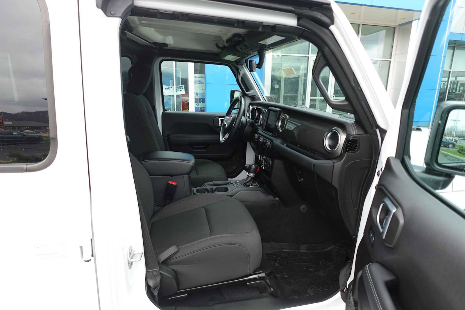 Used 2023 Jeep Wrangler Sahara w/ LED Lighting Group AWD/4WD image 31