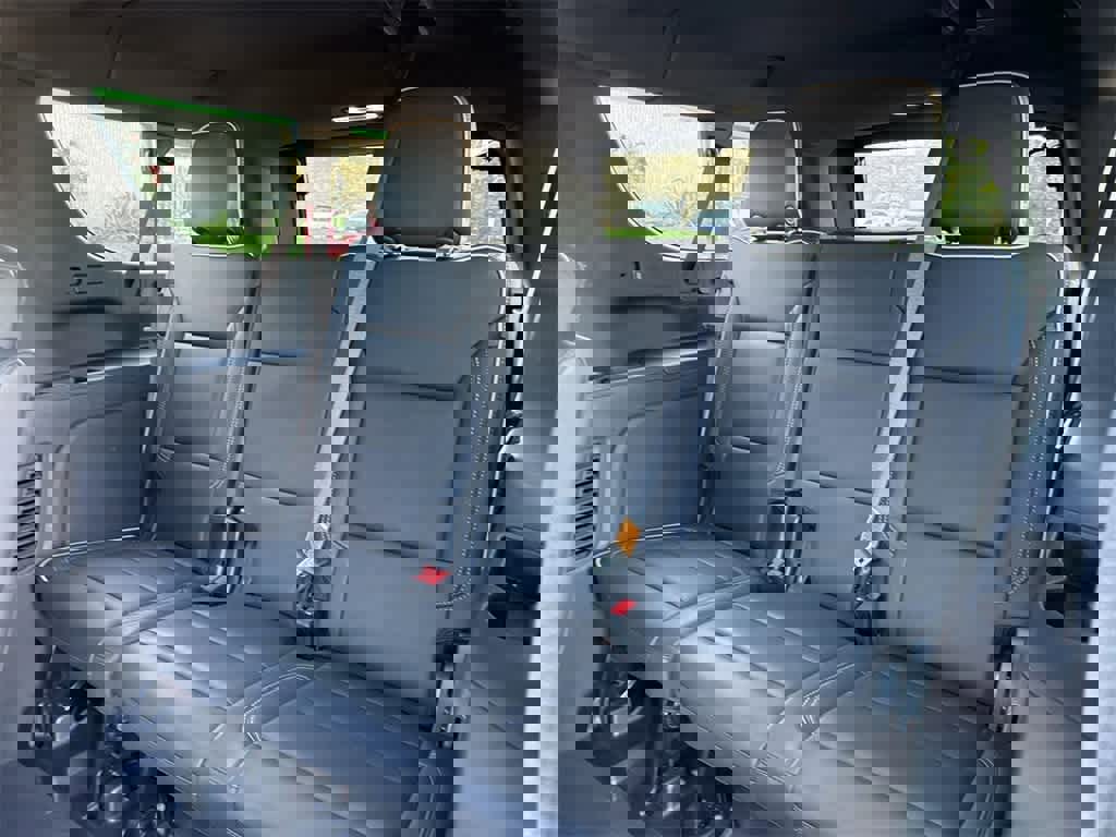 Used 2023 Chevrolet Suburban Premier image 32