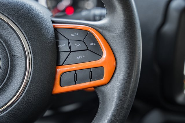 Used 2020 Jeep Renegade Latitude w/ UConnect 8.4 Nav Group image 31