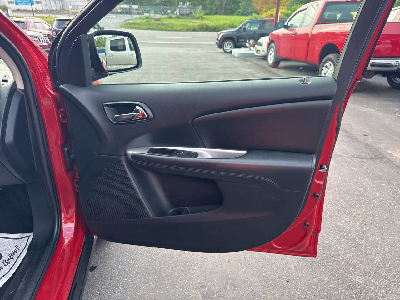 Used 2017 Dodge Journey SXT w/ Comfort/Convenience Group image 27