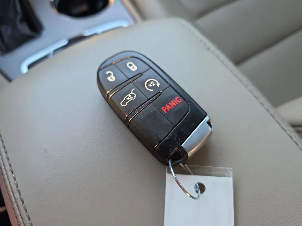 Used 2019 Jeep Grand Cherokee Limited w/ Luxury Group II image 36