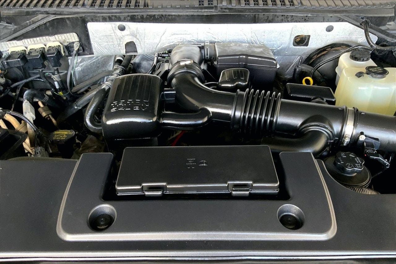 Used 2012 Ford Expedition Limited RWD image 9